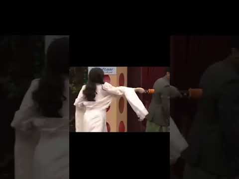 Shoaib Malik hiding his face while walking with wife Sana Javed after divorce with Sania Mirza