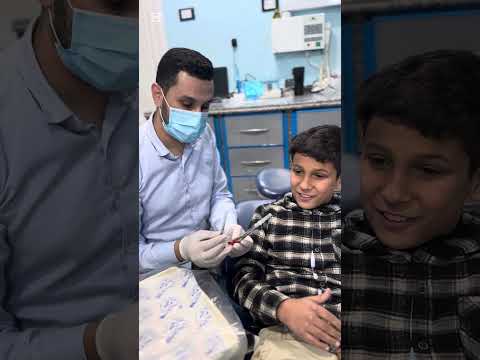 سلطان حبيب خالو يقوم بخلع ضرسه بنفسه #dr_abdullah_sultan_dentist #kidsdentist #اسنان #اكسبلور