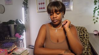 GEMINI ♊️ 💕Two ppl in your energy 💞Past person held back bc you “look too good” . 😒🙄