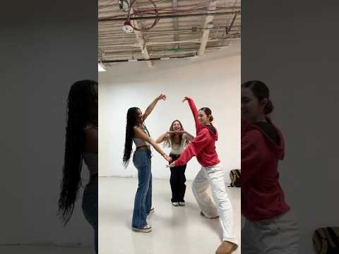 practice round 🔥🔥 #kristinak #viraldance #friends #dance #viralshort #shorts