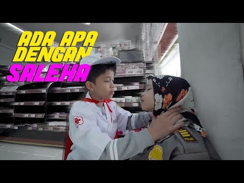 Kocaaak!!! Saleha Pake Kostum Unik ke Market