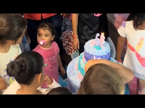 ￼Los feria Isabella fue invitada por primera vez a un cumpleaños 🎁 😅