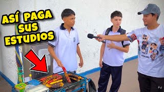 Vende chuzos en la calle para poder estudiar