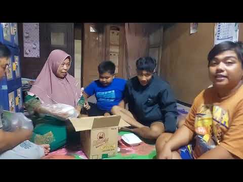 Malem-malem Dapet kiriman dari Tina xl.. langsung Unboxing dirumah anak lanang