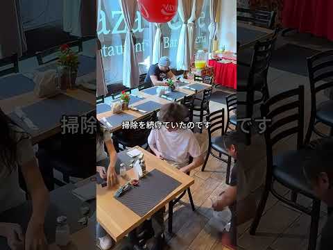 飲み物をこぼしたスタッフに、客が取った意外な行動