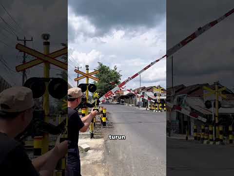 Palang Pintu Turun Bersama Mainan Palang Pintu Kereta Api Panjang #palangpintukeretaapi