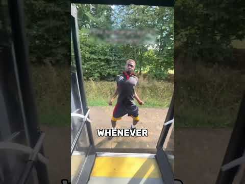 You Have to Dance to Get on This Bus (@mx.pampiche)