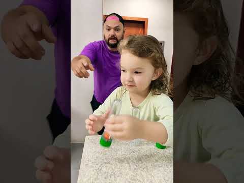 Ela pegou os doces dele #shorts