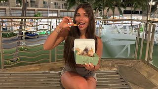 TRYING HAWAIIS FAMOUS COOKIES!