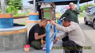 NIAT NGAMEN MALAH DIKEROY@K @NAK PUNK. BELUM KETEMU IBUNYA.TUKANG OJEK LAPOR PAK PURNOMO DATANG