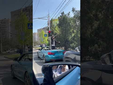 Краснодарские пробки они такие, развлекаешься как можешь😂