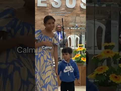 os irmãos brigando no culto 😂 insta: _vanessast