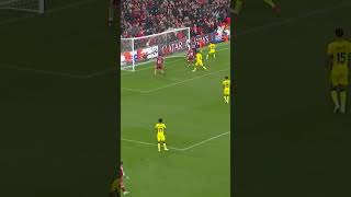 Araujo charging in at the back post!