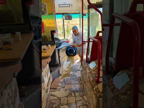 DESTROZO EL AUTOBÚS DE ROCKY(SE ENFADA MUCHO😡)