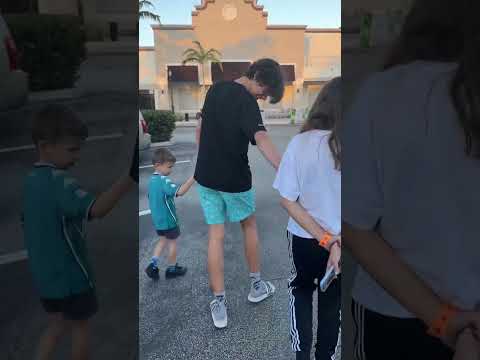 🇺🇸 Esto pasa cuando tienes novio y un hermano pequeño 😅 #shorts