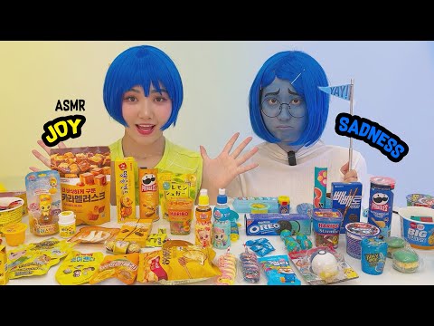 YELLOW FOOD VS BLUE FOOD ASMR MUKBANG | DESSERTS JELLY CANDY