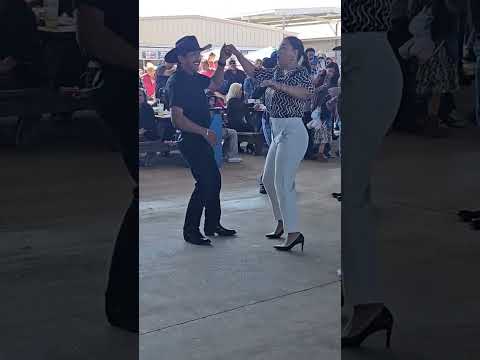 Anita y Gomzalo en el baile de la Pulga de Alamo
