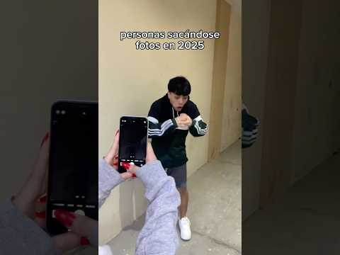 PERSONAS SACÁNDOSE FOTOS EN 2025🤣