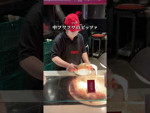 【原宿】東京1番の巨大ピッツァ！10年経っても大行列1時間待つ価値ありのランチ！