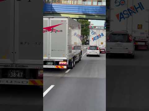これがほんまの迷惑駐車💦大型トラックドライバーさんたまらんなあ💦これで幅寄せとか言われるからなあ💦#トラック #automobile