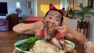 เปิบขาหมูยักษ์คำใหญ่ตาสวดสไตล์ยายชม
