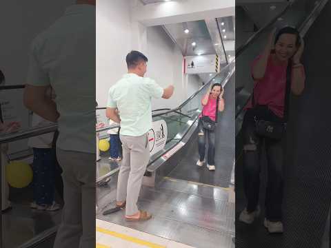 Cô gái đánh chàng trai rồi chạy mất dép và cái kết #shorts