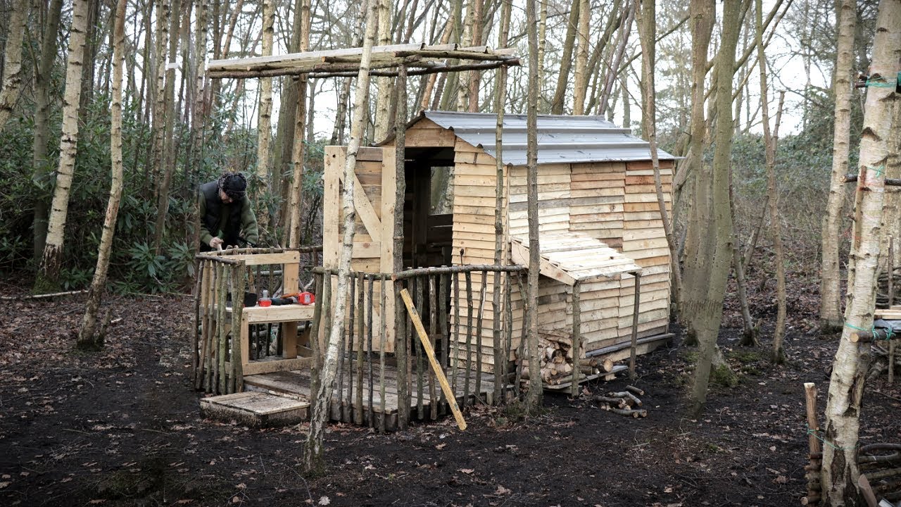 Off Grid Log Cabin: Recycled Pallet Wood Project - Roof Extension & Sink