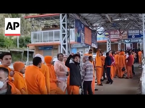 YouTube video thumbnail: Ecuador Deports Hundreds of Colombian Prisoners to Their Home Country