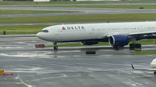 Plane Spotting (JFK Airport - TWA Hotel) - Delta