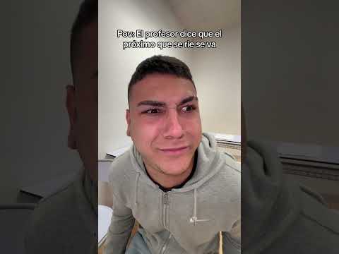El profesor dice que el proximo que se ria se va😂