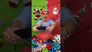 Red vs Green 🟥🟩! Who wins the Blindfold Holiday PRESENT challenge?! #shorts