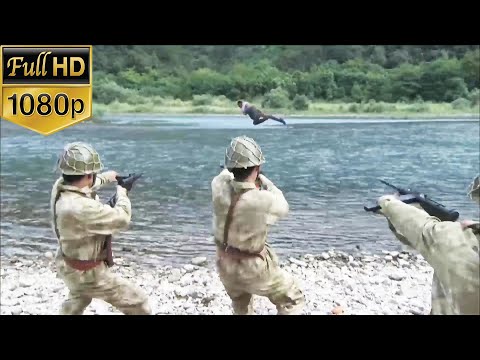 功夫小子被日軍追殺，用出輕功水上漂逃走，敵人根本打不中！#电影#动作#功夫