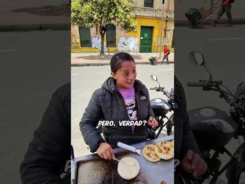Regalando chorizos y pinchos a 🐶 ! 📍cra 19 11 a 10 centro de Bogotá