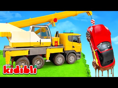 Toy Sport Car Crash! Tow Truck & Police Car in Action 🚔 Educational Toys Video for Kids | Kidibli
