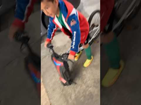 Moto vélo électrique 😂 Ça a une bonne accélération en plus 😂 #youtubecreatorcommunity