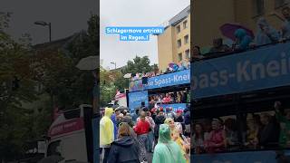 Der Schlagermove 2026 in Hamburg ertrinkt im Regen. Schade! Aber: Die Stimmung ist trotzdem top!!