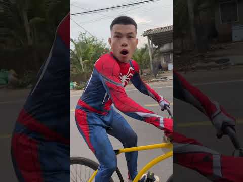 Ủa người nhện bị mất balo rồi 🤣 #shorts