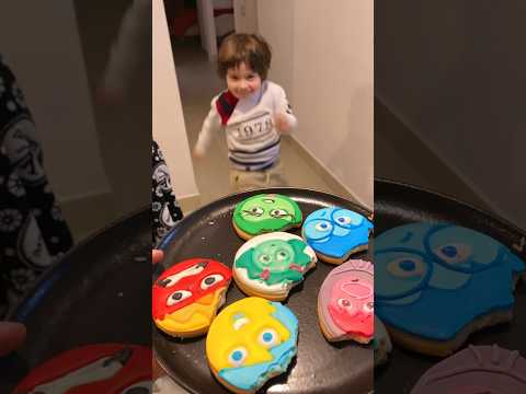 Dando Galletas de intensamente a Familia #editogomez #intensamente2 #dulces #shorts #trending