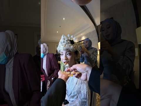 Pengantin selesai make up dan siap berfoto sebelum pernikahan dimulai 🤍 #wedding #brideassistant