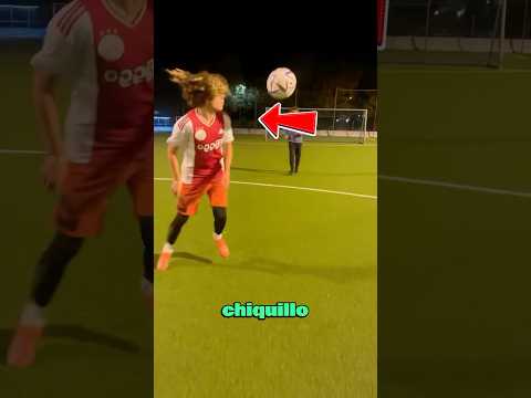 El chico que podría ser el próximo Ronaldinho… ¡mira lo que hace! 🔥⚽