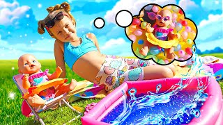 ¿Por qué Maya y Lina nadan en piscinas diferentes?