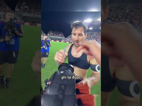 Anh ta đã thuyết phục Messi ký tên lên máy quay #shorts