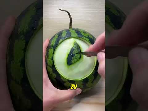 Ein Kunstwerk aus einer Wassermelone?!?