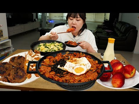 실패없는 삼겹살 김치볶음밥 먹방 부추계란국, 떡갈비, 새우튀김 디저트는 천도복숭아🍑MUKBANG