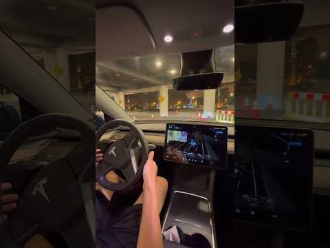 ディズニーの駐車場をテスラの自動運転で出る #tesla #テスラ #modely #model3 #自動運転 #fsd