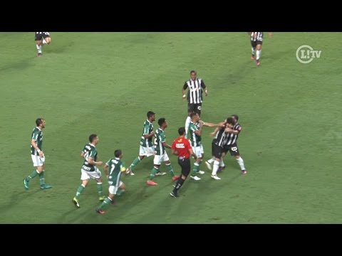 Gabriel Jesus e Leandro Donizete se estranham e são separados no Independência