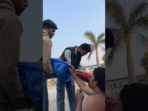 Distribute Blankets Among Beggars | भिखारियों में बाटे कंबल 😱😂 | #shorts #comedy