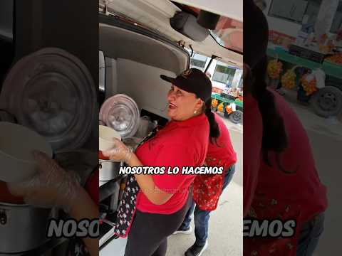 Regalando papas chorreadas con albóndiga 🍖!  📍 al lado del CAI de Ricaurte  #viralvideo