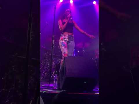 Ravyn Lenae Performs- Closer Ode 2 U