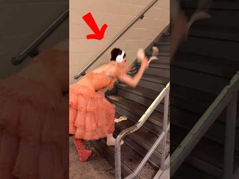 Essa mulher tá com muita raiva da sapatilha